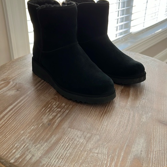 Ugg Women's Kristin Black Suede Boots - Picture 9 of 12